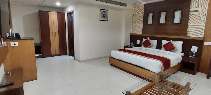 Emporio Hotel, Bhotia Parao, Haldwani