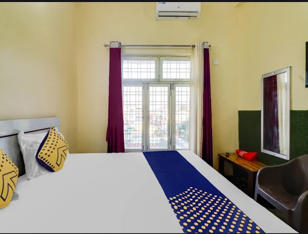 Hotel Mounts View, Heera Nagar, Haldwani