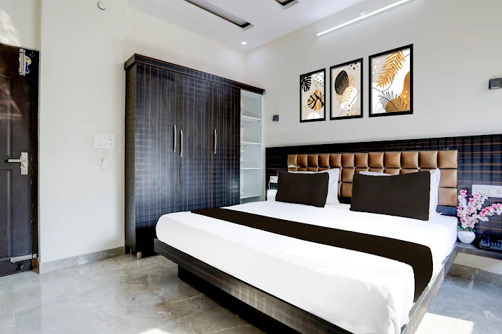 Hotel O by OYO Rudraksh, chauraha, Haldwani