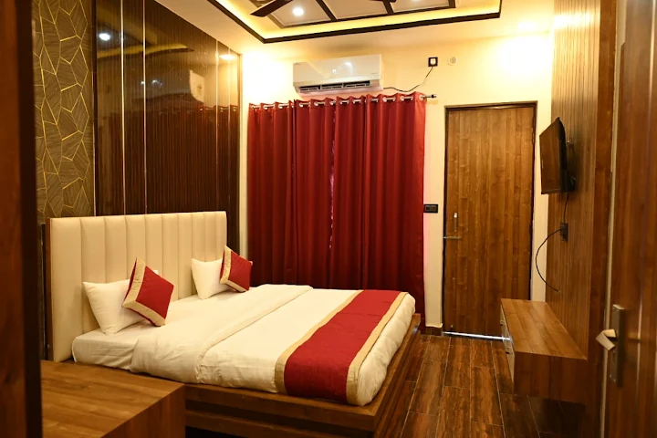 Hotel Sai Leela, opposite to Nissan Showroom, Haldwani