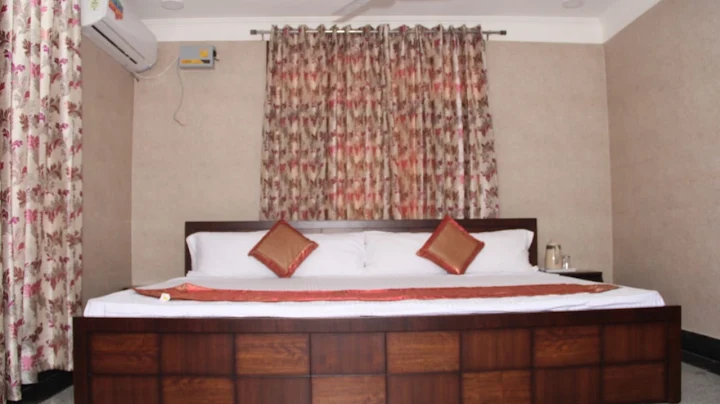 Hotel Silk, Banbhoolpura, Haldwani