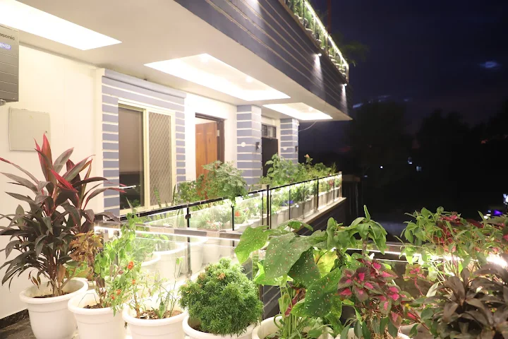 Hotel Vatika And Rooftop Restaurant, Fattabangar, Haldwani