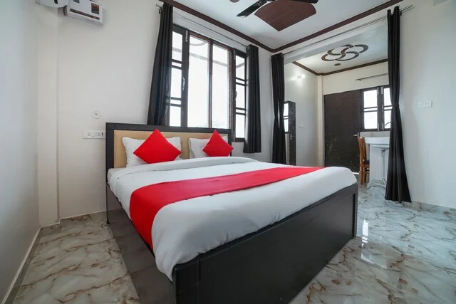 OYO 61126 Hotel Subhashish, Motinagar, Haldwani