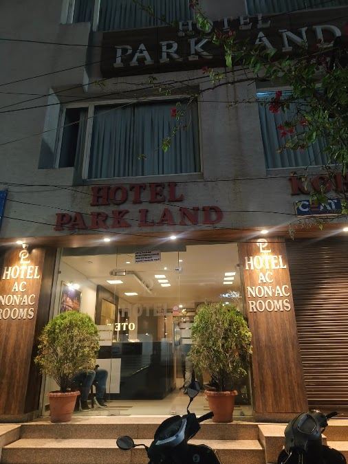 Hotel Park Land Haldwani in Pilikothi, a 24-room family-friendly property