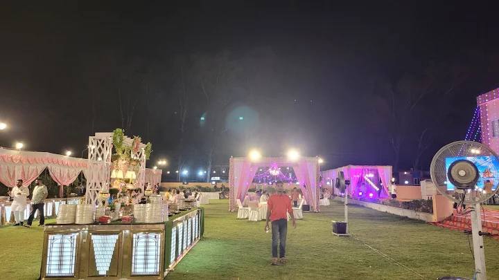 Sun light banquet hall and party lawn, Chandnichowk Tilla, हल्द्वानी